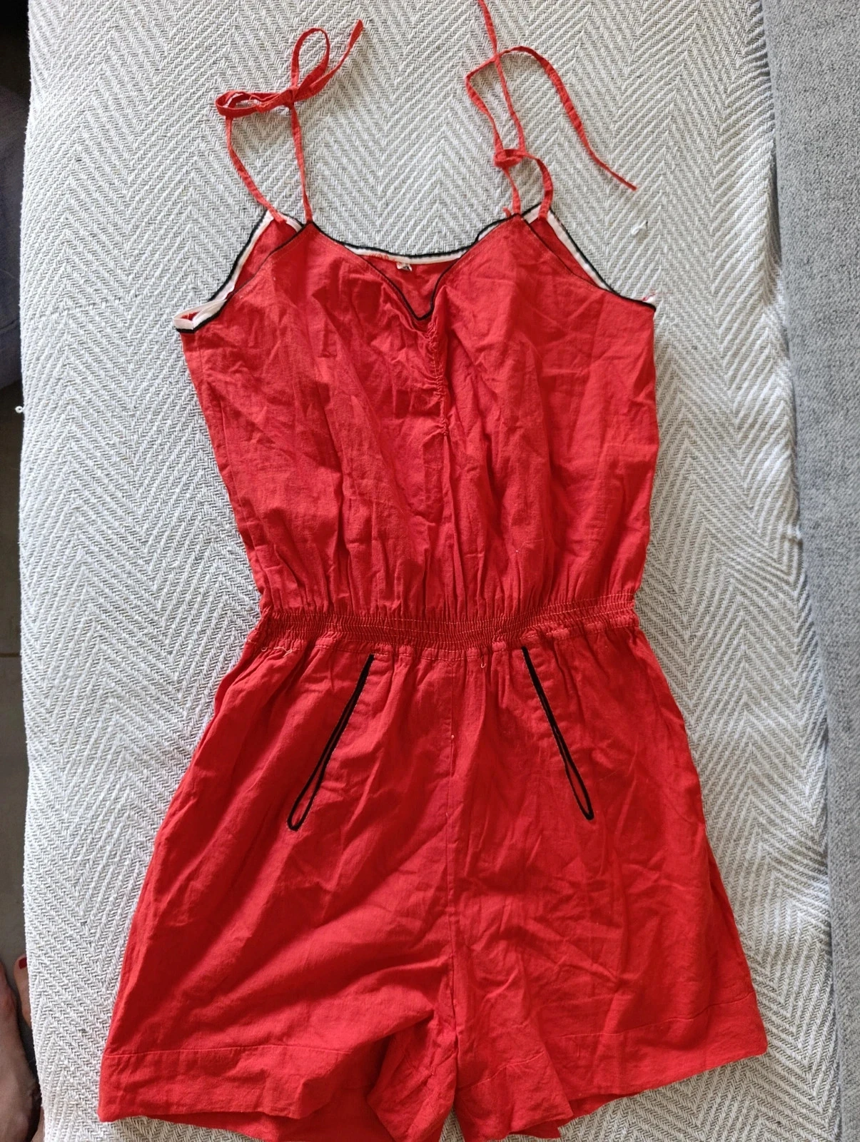 Combishort rouge femme à bretelles nouées – Taille s